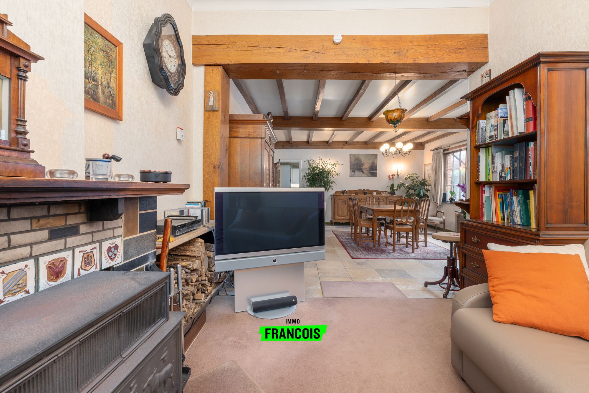 Ruime te renoveren woning met karakter en uitzonderlijk potentieel in het centrum van Gistel - foto 3