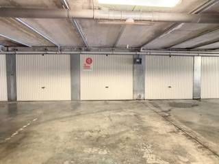 Spacious garage box located on the Green Garden domain, Westendelaan 100. The garage box is within walking distance of the center and...