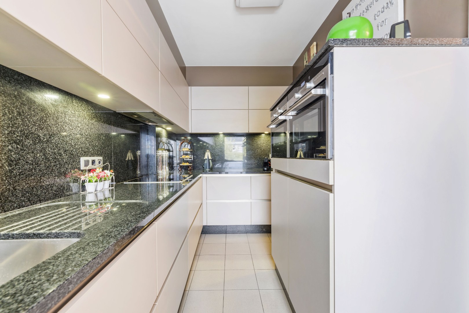 RUIM APPARTEMENT MET 3 SLPKS EN 2 TERRASSEN IN HET CENTRUM VAN HAMME - foto 5