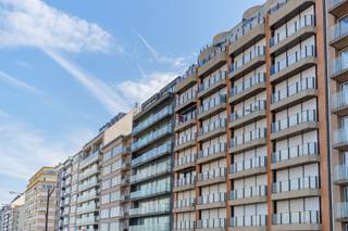 Res. Palm Beach I Groot appartement met 3 slaapkamers, frontaal zeezicht en een garagebox. Het appartement geniet van een prachtig uitzicht vanop de...