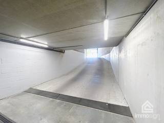PLUSPUNTEN:+ oppervlakte: 13 m²+ parking P32+ onmiddellijk beschikbaar+ toplocatie in Bocholt centrumALGEMEEN:Ondergrondse parkeerplaats in...