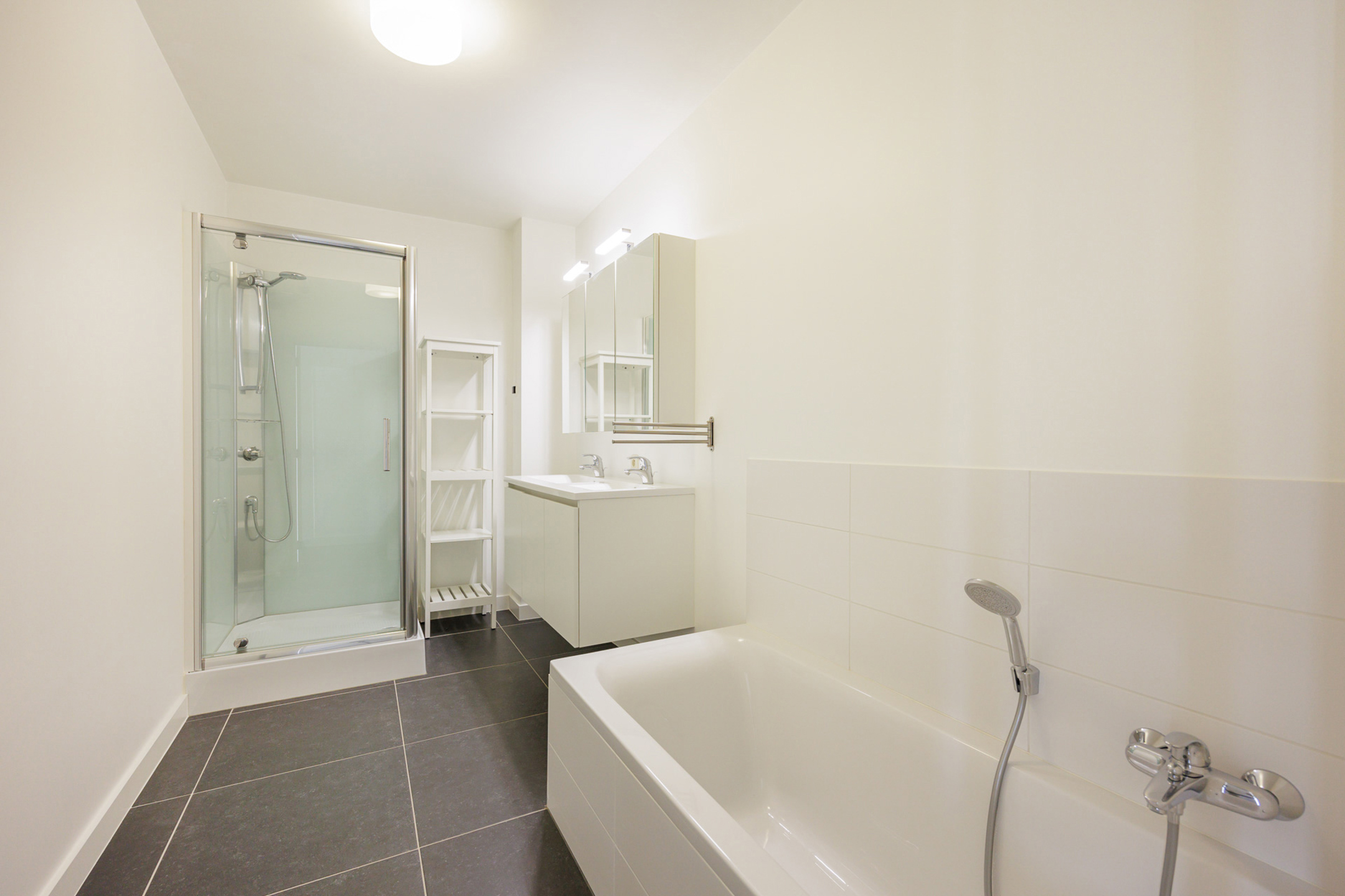 App met 2 slpks, bureau, terras, garage. EPC 73 kWh/m² (A) - foto 5