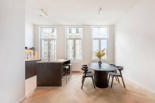 Stel je voor: wonen op een steenworp van de Leien, met de highlights van Antwerpen letterlijk aan je voeten. Aan de Mechelsesteenweg wacht deze...