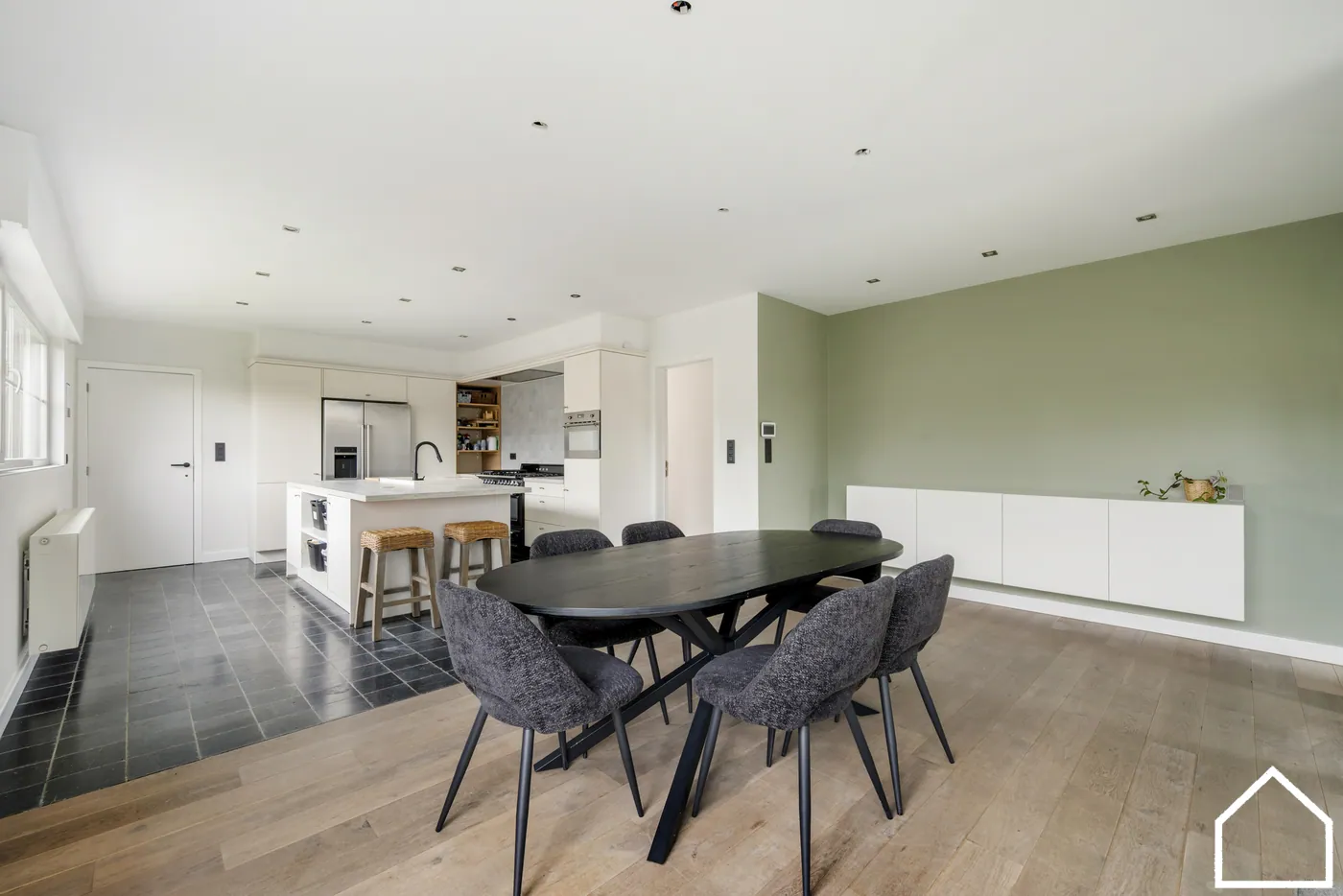 GELIJKVLOERSE WONING MET 3 SLPKS, GARAGE EN TUIN - foto 4