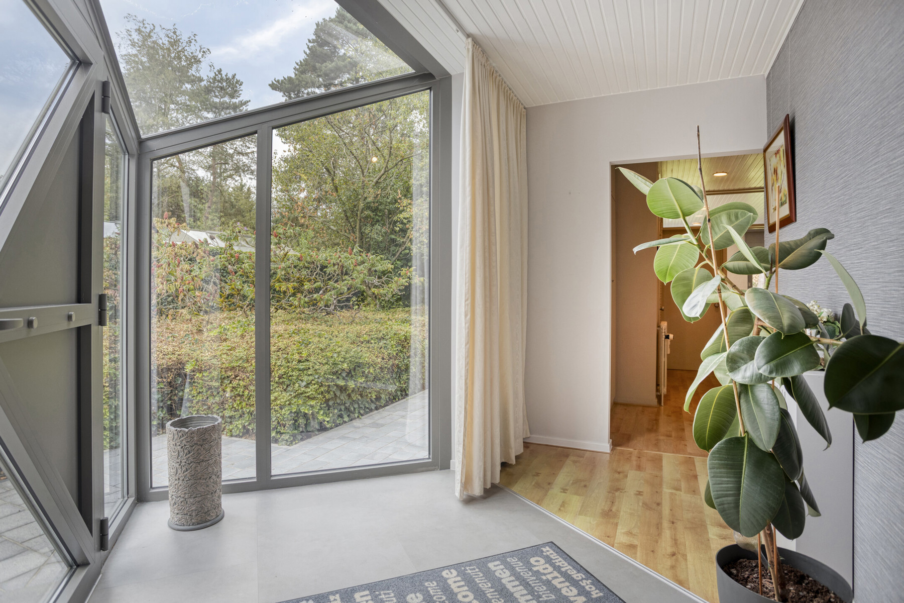 Ruime en lichtrijke woning op een prachtig perceel - foto 5