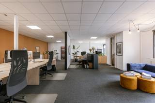 Contacteer Simon op het nummer 0498123708 of simon@vicusvastgoed.beDe kantoorruimte is momenteel verhuurd.In Torhout bevindt zich dit instapklaar...