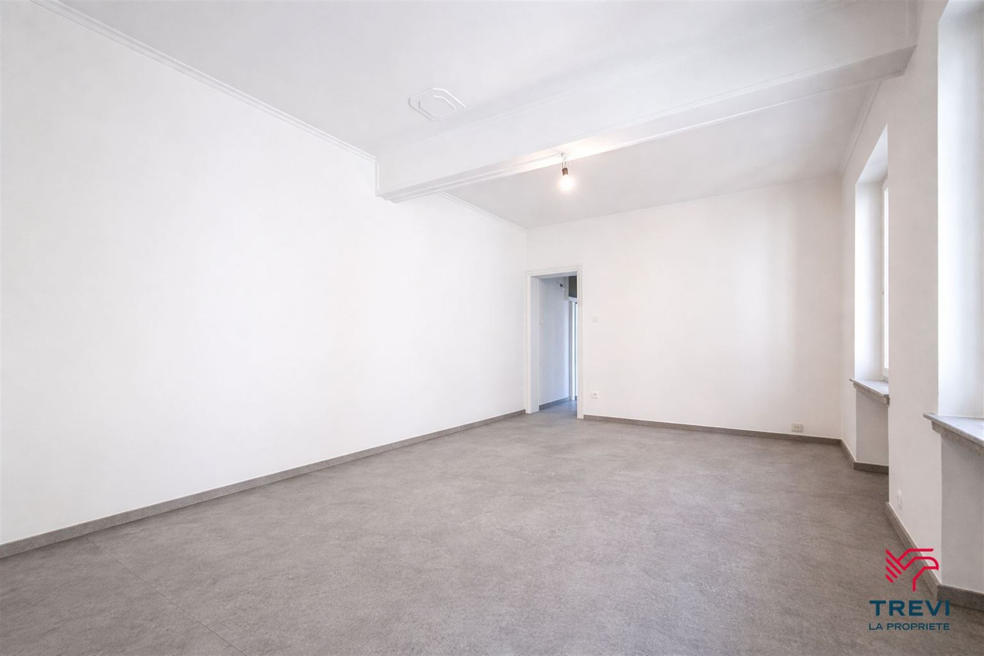 Une opportunité rare à Thuin : immeuble de rapport entièrement rénové composé de 4 unités, idéal pour un investissement locatif à fort potentiel. - photo 4