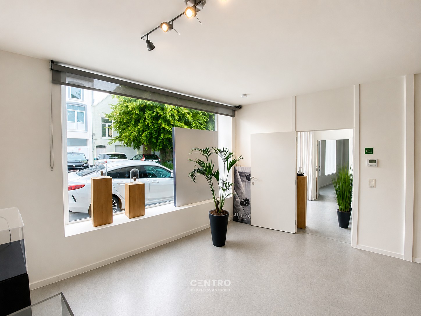 Lichtrijke KANTOOR / PRAKTIJKRUIMTE ± 100m² te HUUR in het centrum Roeselare. - photo 5