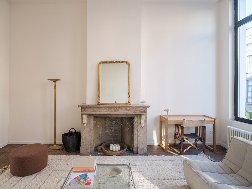 Gerenoveerd tweeslaapkamerappartement met zonnig terras in een voormalige herenwoning, nabij het historisch centrum van Gent. - foto 2