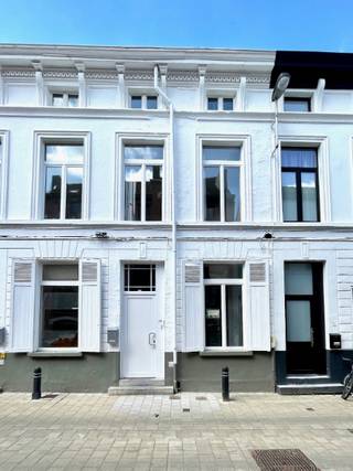 Deze recent gerenoveerde studentenkamers beschikken over een eigen badkamer!Gemeenschappelijk keuken voorzien van koelkast, microgolf, kookplaat,...