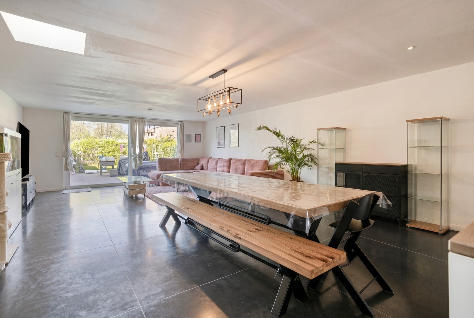 Instapklare en energiezuinige tussenwoning met 5 slaapkamers en zonnige tuin in Roeselare-Beveren - foto 5