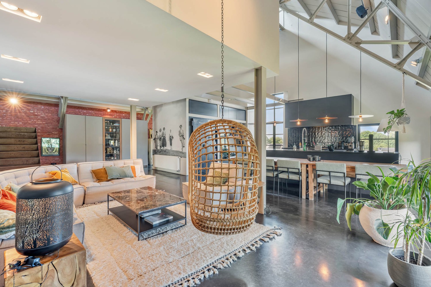 Unieke industriële loft van 240 m² met dakterras van 96 m², jacuzzi en dubbele parking - foto 4