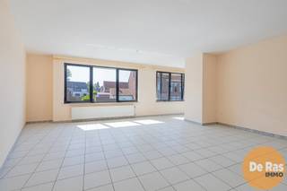 BAMBRUGGE - Energiezuinig appartement met 2 slaapkamers en groot terrasDit goed onderhouden gebouw is gelegen nabij een bushalte, scholen, winkels en...