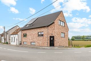 [[ DIT PAND NEEMT DEEL AAN DE ERA OPEN HUIZEN DAG OP 13/6 VAN 9:30 TOT 10:30 ]]Ligging &amp; indelingIn Boekhoute bevindt zich deze recente en...