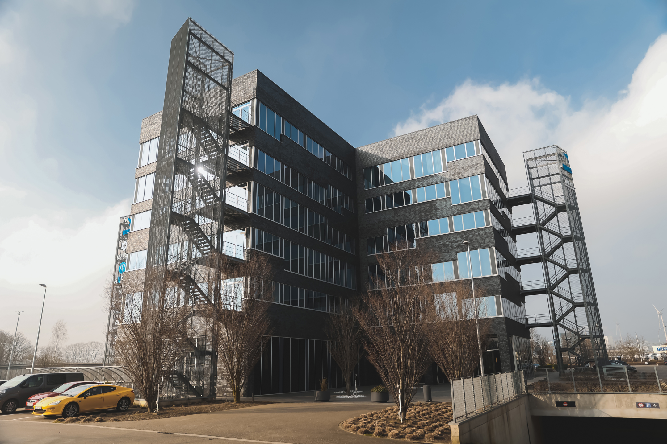 Ruim en Licht Kantoor met Uitzicht op de E313 - foto 1