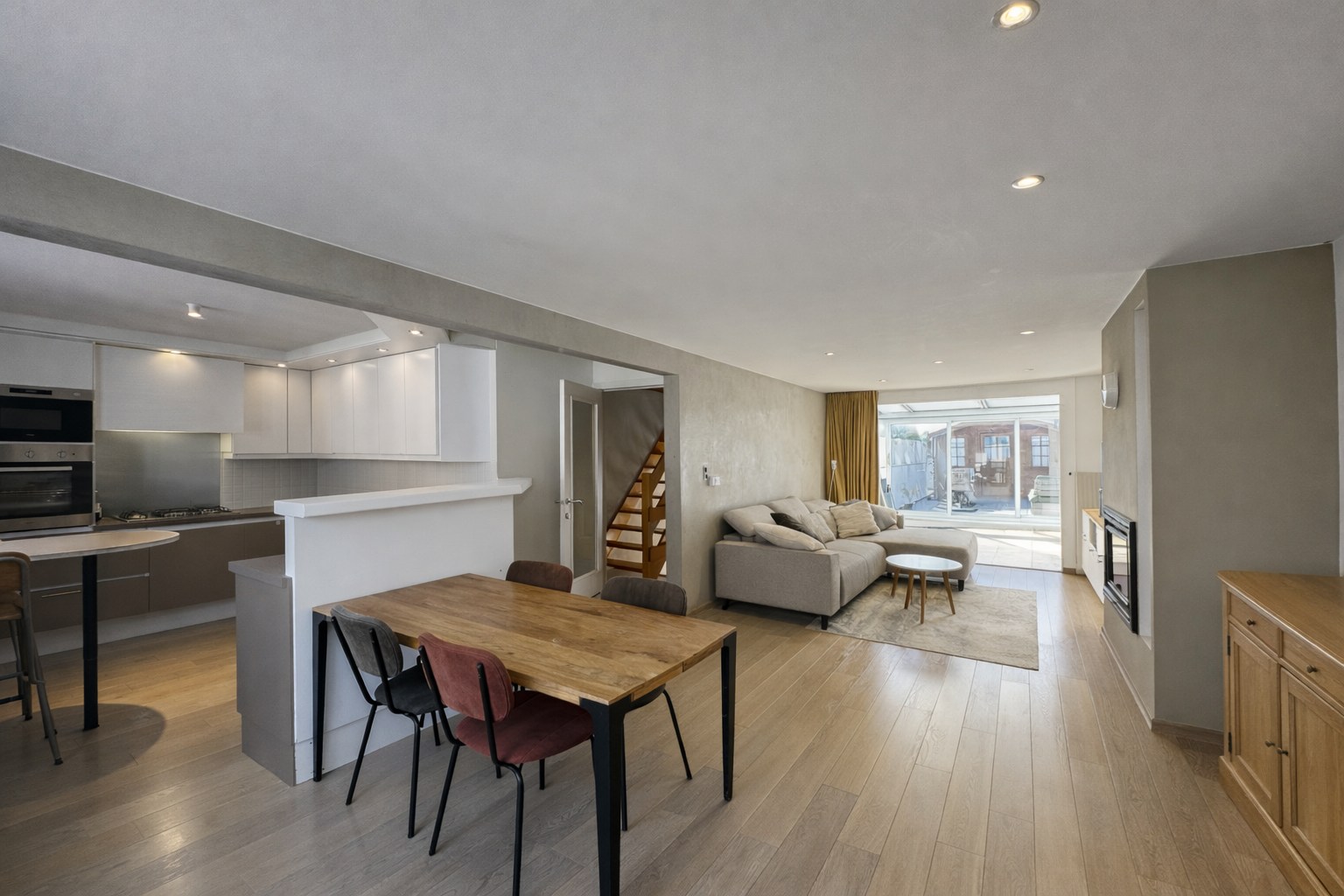 Spacious family home with sunny outdoor spaces in the village center of Westkapelle. - photo 3