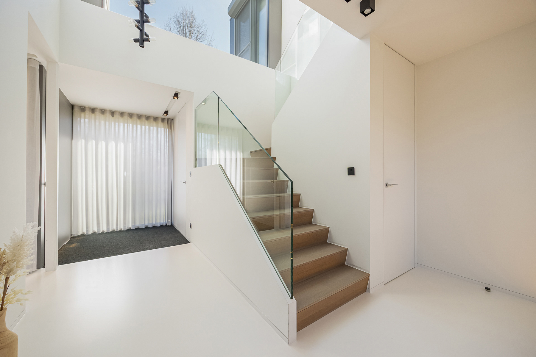 Prachtig afgewerkte villa op perceel van ruim 14 are. - foto 5