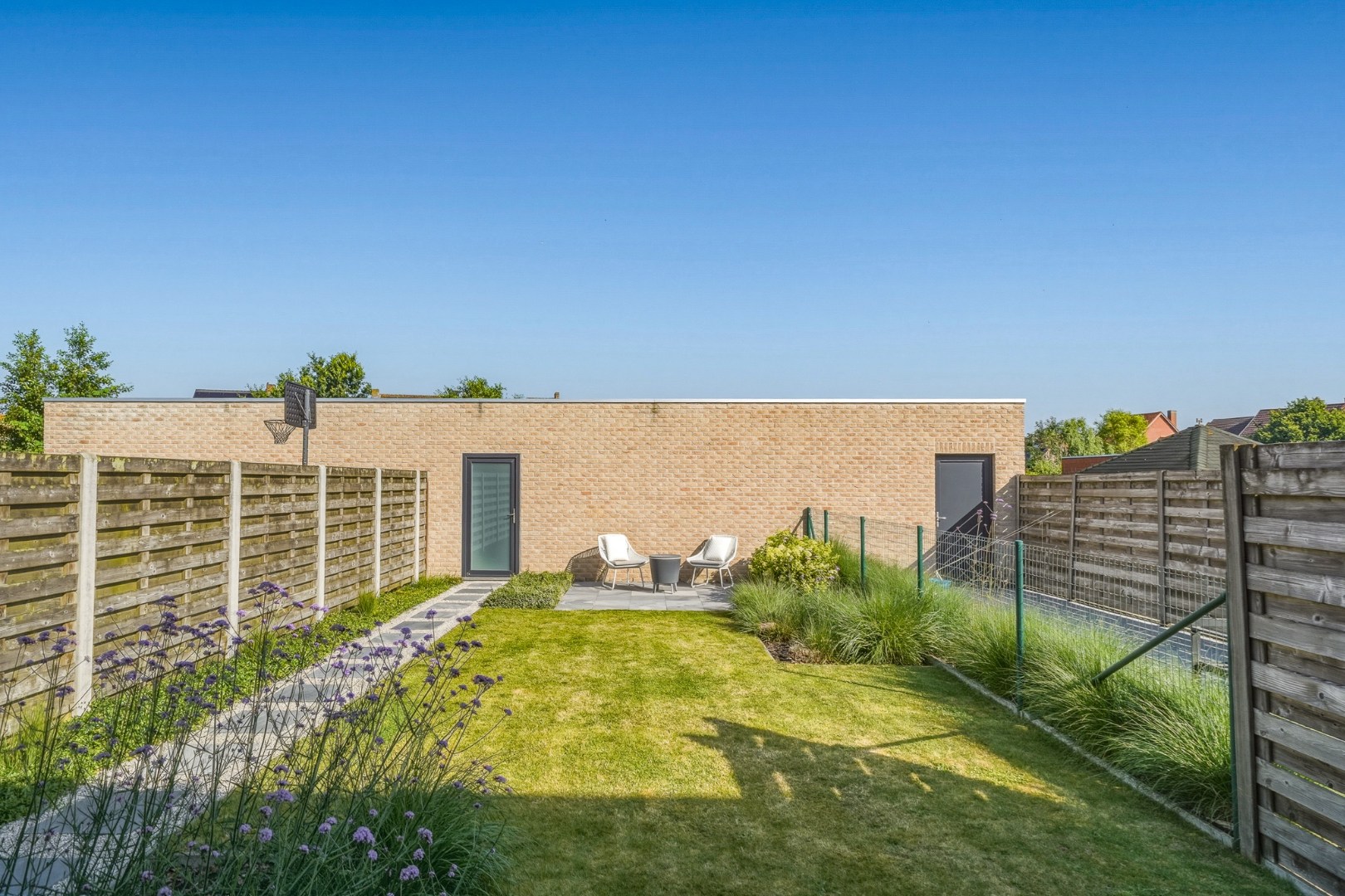 Instapklare recente woning met zeer ruime garage en tuin in Oudenburg - foto 3