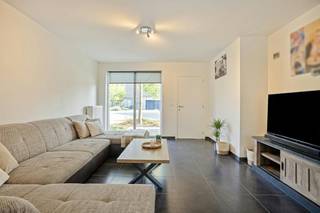 Looking for a comfortable home where you can move in right away? This well-kept home from 2008 combines a central but quiet location with a practical layout and pleasant living comfort.<br /><br />With a living area of 133 m² and a plot of 205 m², this house offers plenty of space for a pleasant daily life. The living space forms the heart of the home, while the 3 bedrooms offer plenty of options for a family, a home office or a hobby room.<br /><br />There is also a lot to enjoy outside. The lovely garden is the ideal place to relax, have a nice meal outside or enjoy sunny days. Thanks to the indoor garage, you also have extra comfort and practical storage space.<br /><br />An extra asset? The house is energy efficient and was built in 2008, which contributes to contemporary living comfort.<br /><br />? Central and quiet location in Roeselare<br />? Ready to move in and energy efficient<br />? Year of construction 2008<br />? 133 m² living surface<br />? 205 m² plot<br />? 3 bedrooms<br />? Nice garden and indoor garage<br /><br />An ideal opportunity for those who want to live comfortably in a pleasant location!<br /><br />The property is offered through the Pre-sale formula. On 04/11/2026 between 17:00 and 18:00, you can come visit the house by appointment and make an offer. The listed price is a starting price. For further information, please contact the property agent.<br /><br />Register of measures: no