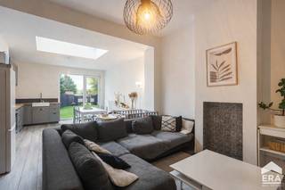 Ben je op zoek naar een instapklare woning met tuin in een rustige, centrale omgeving? Gevonden!Deze charmante, energiezuinige woning met EPC-label B...