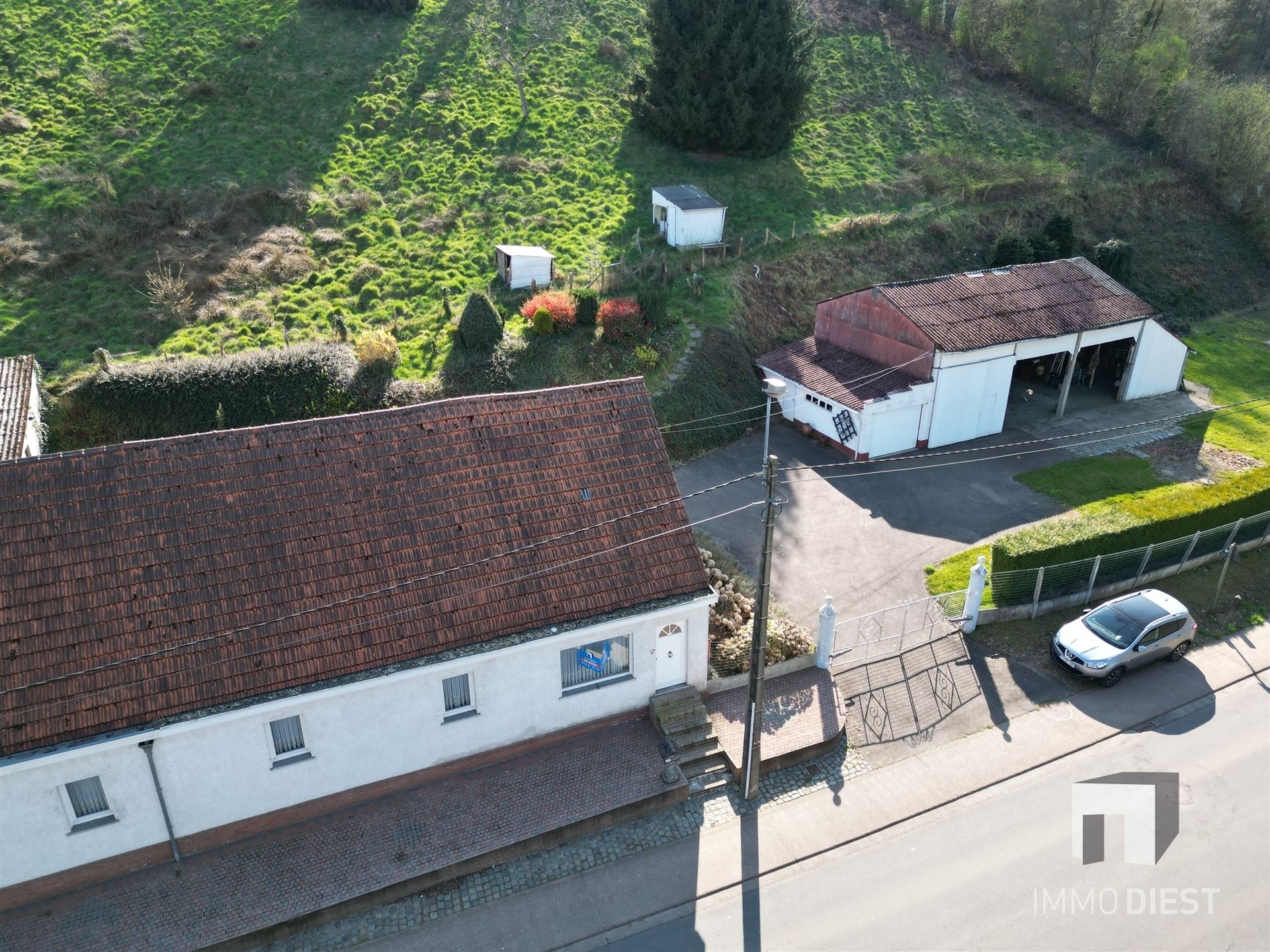 Woning met grote garage en stalling - foto 2