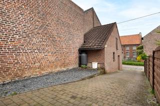 <strong>A property in need of renovation with a large garden and plenty of potential in the quiet hamlet of Outgaarden (Hoegaarden)</strong><br /><br />Are you looking for a property that you can renovate entirely to your own taste and requirements? Then this property in the charming and extremely peaceful hamlet of Outgaarden is exactly what you’re looking for.<br /><br />This property is situated in a rural and peaceful setting, where you can enjoy peace, space and nature every day. Yet you are a short distance from the towns of Geldenaken, Hoegaarden and Tienen, where you will find all the necessary amenities such as shops, schools, restaurants and public transport. The combination of tranquillity and accessibility makes this location particularly attractive.<br /><br />The house itself offers a solid foundation and features a spacious layout with three bedrooms, ideal for families or those who want extra space for an office, dressing room or hobby room. The open-plan living areas form the heart of the home and offer plenty of opportunities to create a cosy and light-filled living environment.<br /><br />A real highlight of this property is the large garden. It not only offers a beautiful view of the surrounding greenery, but also plenty of space for gardening enthusiasts, children to play, or to create a terrace to your own liking.<br /><br />In addition, the property features an interesting outbuilding or extra space at the front, which is perfect for a home-based business, studio, storage or hobby room. This makes the property particularly suitable for the self-employed or those who wish to live and work from home.<br />In summary:<br /><br />Quiet location in a rural hamlet<br />Easy access to Geldenaken and Hoegaarden<br />Property in need of renovation with great potential<br />Several bedrooms<br />Open-plan living area<br />Large garden with plenty of possibilities<br />Additional building suitable for a professional practice, storage or hobbies<br /><br />This property is a unique opportunity for anyone looking for a renovation project with character and potential in a quiet, green setting.<br /><br />Interested? Get in touch today for more information or to arrange a viewing and discover the potential of this property for yourself.<br /><br /><strong>Don’t let this opportunity pass you by – turn this property into your dream project!</strong>