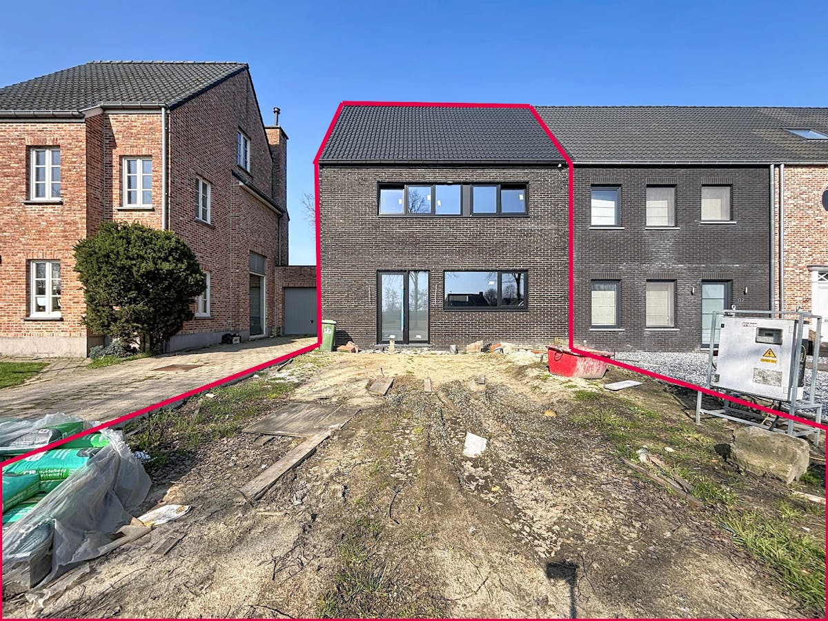 Structure mitoyenne à vendre près du centre de Wuustwezel - photo 1