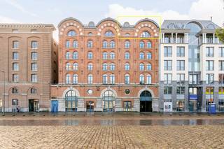 Royale loft gelegen aan 't Eilandje met een schitterend uitzicht over de Jachthaven en het MAS.Via een beveiligde deur heeft men toegang tot de...