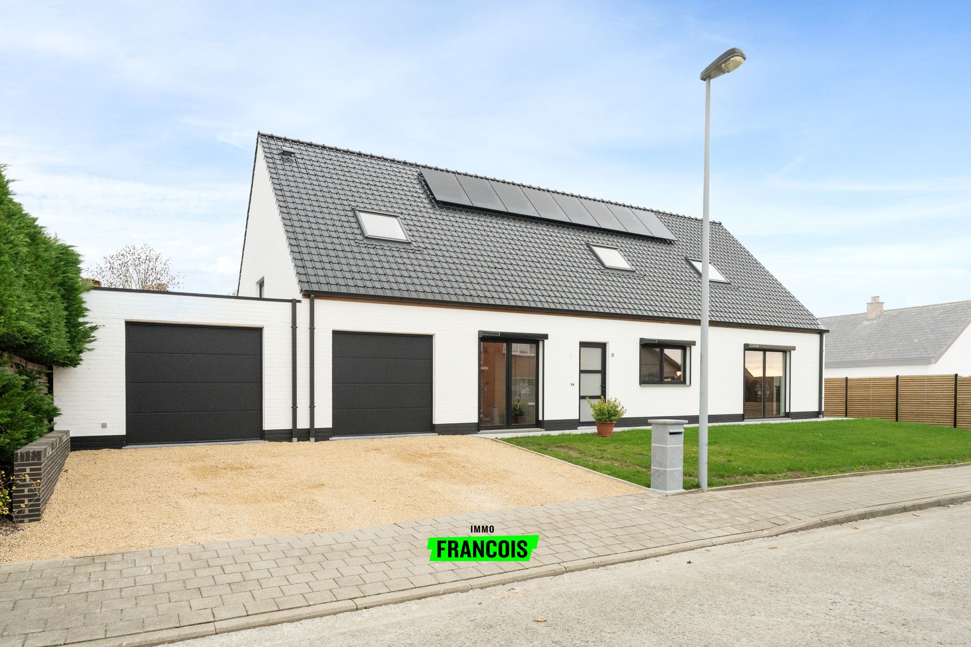 Uitzonderlijk ruime instapklare woning met 6-7 slaapkamers te Hooglede - foto 1