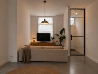 In het hart van Brugge bevindt zich deze volledig gerenoveerde stadswoning, waar modern comfort en praktische indeling hand in hand gaan.Bij het...