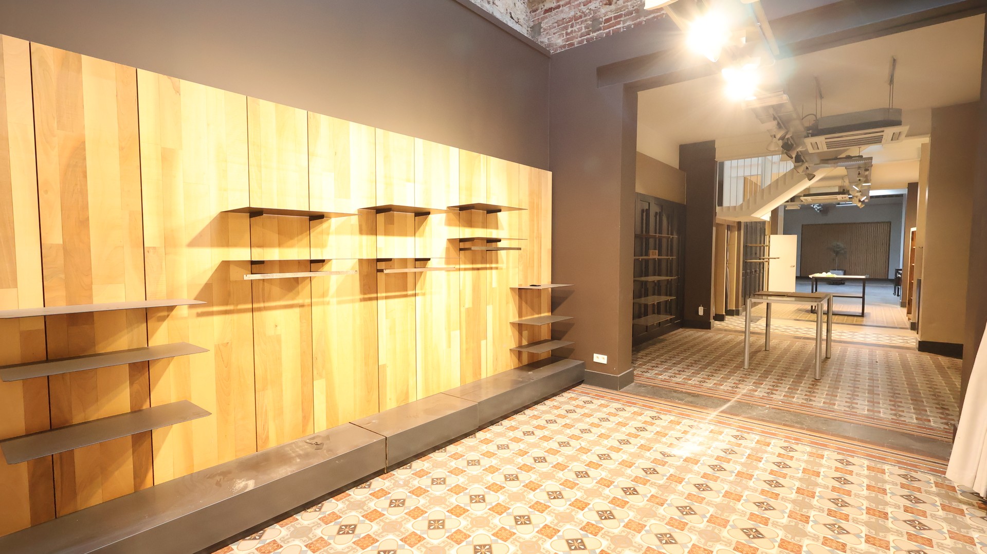 Karaktervol handelspand te huur in hartje Roeselare - foto 5