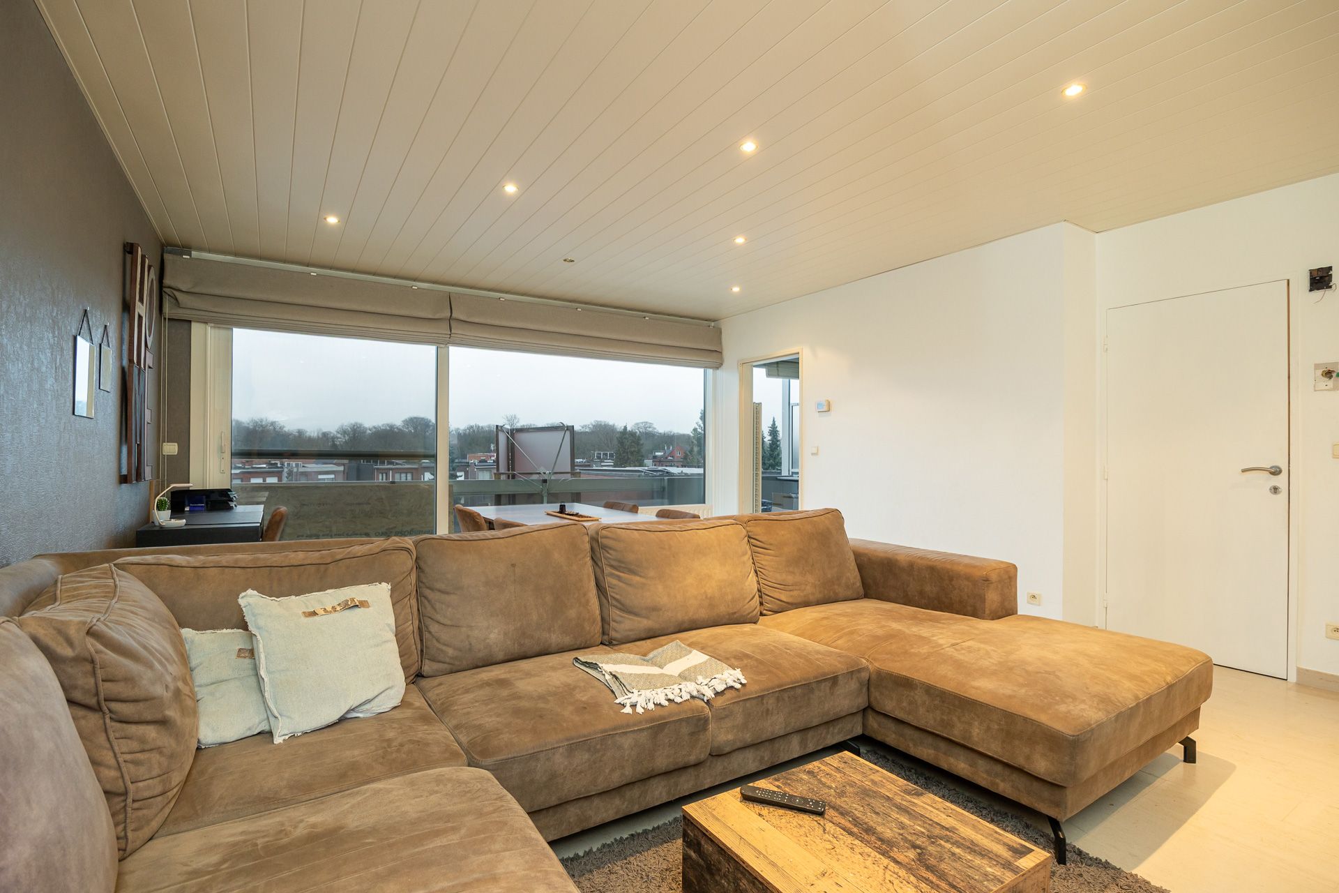 Lichtrijk appartement met drie slaapkamers en terras - foto 2