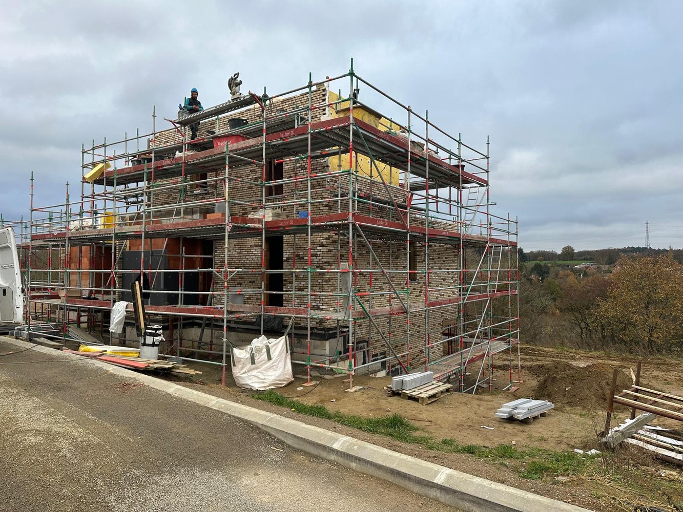 House for sale in Court-Saint-Etienne with 4 bedrooms - photo 2