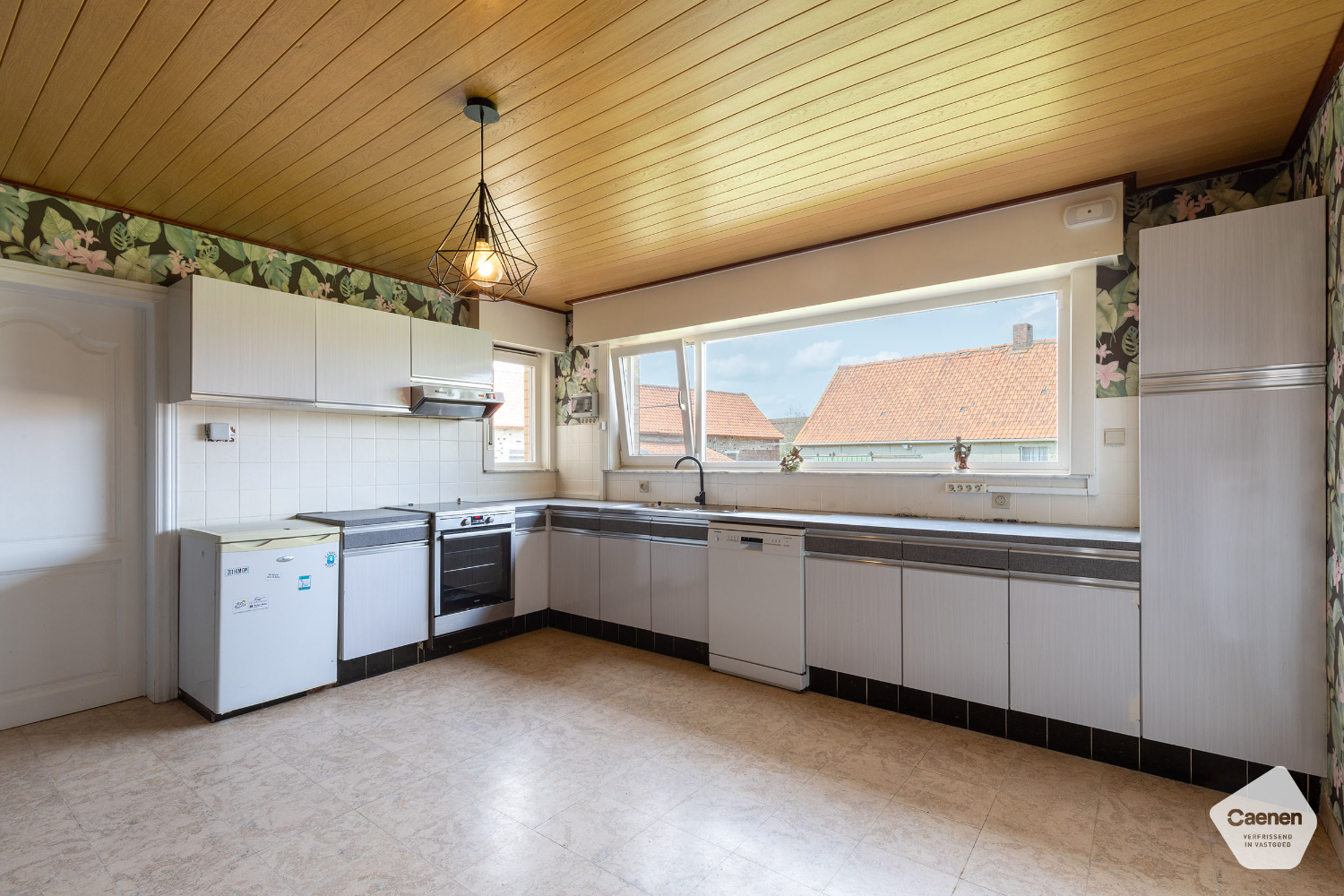 Exclusieve landelijke woning op een mooi perceel van 19869 m² en magnifieke bijgebouwen van bij benadering 1000 m² - foto 4