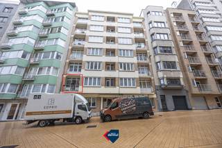 Ontdek dit te renoveren appartement met één slaapkamer, gelegen op de eerste verdieping van Residentie Madeleine, in het hart van het...