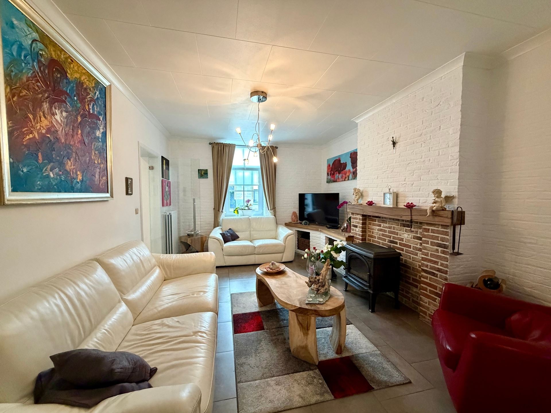 Charmante gezinswoning met 3 slaapkamers, afgewerkte zolder, garage en een unieke ligging. - foto 5