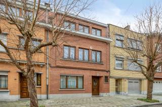 Beautifully maintained home in Anderlecht with a sunny gardenLocated in a pleasant neighborhood of Anderlecht, this well-maintained home offers a...