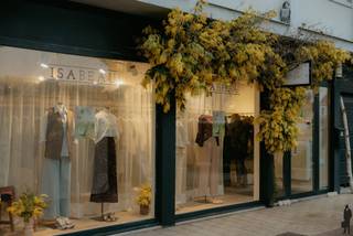 Instapklare woning met 3-4 slaapkamers en polyvalente handelsruimteSpecifieke kenmerken:- Geweldige opportuniteit voor wonen-werken combinatie-...