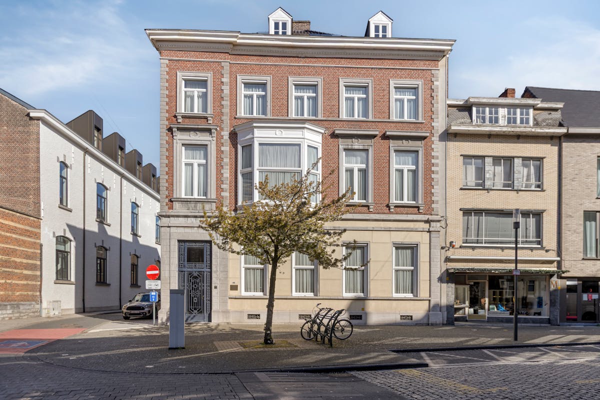 Handelsgelijkvloers te huur – Karaktervol pand (+200 m²) met parking in centrum Hasselt - foto 2