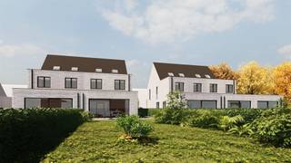 <p><span>Woon jij binnenkort in één van deze hoogwaardige halfopen nieuwbouwwoningen, waar luxe, comfort en energiezuinig wonen samenkomen? </span></p><p><span>Deze vier halfopen bebouwingen bieden alles wat u zoekt: hoogwaardige afwerking, ruime en lichte leefruimtes en een prachtige zuidwest georiënteerde tuin. Voeg daar een E-peil onder 20, slimme technologie en een volledig uitgeruste keuken aan toe en u heeft uw droomhuis gevonden. </span></p><p><span> </span></p><p><span>HOOGWAARDIGE AFWERKING</span></p><p><span>Geniet van tijdloze kwaliteit dankzij parketvloeren in alle leefruimtes en slaapkamers, en stijlvolle tegels in de keuken en badkamers.</span></p><p><span> </span></p><p><span>VEEL LICHT EN OPENHEID</span></p><p><span>Grote raampartijen zorgen voor veel lichtinval en verbinden de ruime leefruimtes naadloos met de zuidwest georiënteerde tuinen.</span></p><p><span> </span></p><p><span>SLIMME TECHNOLOGIE VAN NIKO HOME</span></p><p><span>Bedien verlichting en meer met Nico Home domotica voor optimaal comfort en gemak.</span></p><p><span> </span></p><p><span>RUIMTE VOOR IEDEREEN</span></p><p><span>Met 4 tot 5 slaapkamers, 2 badkamers en royale leefruimtes biedt deze woning meer dan voldoende ruimte voor uw gezin.</span></p><p><span> </span></p><p><span>ENERGIEZUINIG & TOEKOMSTGERICHT</span></p><p><span>Een E-peil onder 20 dankzij zonnepanelen, een warmtepomp en hoogwaardige isolatie. Klaar voor een duurzame toekomst met lage energiekosten.</span></p><p><span> </span></p><p><span>VOLLEDIG GEÏNSTALLEERDE KEUKEN</span></p><p><span>Een droomkeuken met hoogwaardige toestellen van Miele en Novy, perfect om heerlijke maaltijden te bereiden.</span></p><p><span> </span></p><p><span> </span></p><p><span> </span></p>