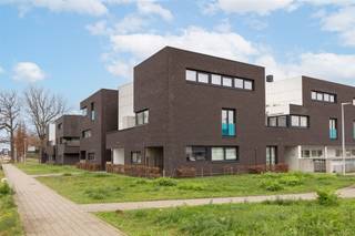 Recente duplex met 3 slaapkamers en terras (120m2) Op deze centrale locatie te Wijnegem vinden we dit recent gebouwde appartementsgebouw terug. Het...