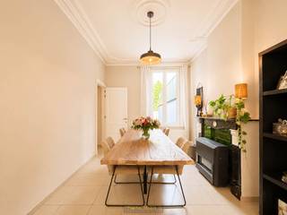 Op een <strong>centrale locatie</strong> te Oudenaarde treft u deze knappe, instapklare woning met gesloten karakter. Bovendien op een bevoorrechte ligging: in het verlengde van de Markt en in de directe nabijheid van het <strong>station</strong>, de <strong>N60</strong> (Gent-Ronse).<br /><br />Indeling; inkom, aangename woonkamer, ingerichte keuken, wasplaats en badkamer. Op de eerste verdieping huizen er 2 grote slaapkamers. De zolder is toegankelijk via een vaste trap. Bovendien beschikt deze topper over een droge kelder, buitenberging en onderhoudsvriendelijk stadstuintje. <br /><br /><strong>Adres:</strong> Stationsstraat 48 - 9700 Oudenaarde <br />Beschikbaar vanaf 1 juli 2026<br />Huurprijs: €895/mnd<br />EPC: 383 kWh/m² - UC: 3869072