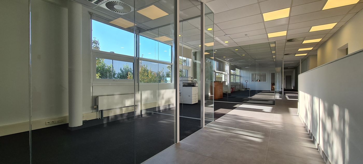 Vernieuwde kantoorruimte van 205m² met ruime parking te Kortenberg - photo 4