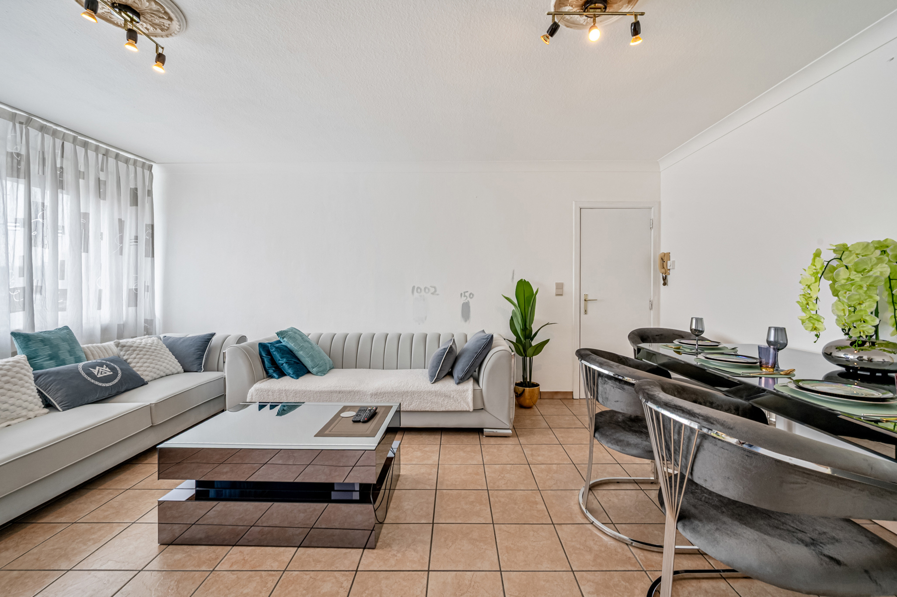 Op te knappen appartement met 2 slaapkamers en terras - foto 4