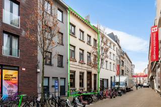 Op een centrale ligging in het historische hart van Antwerpen, aan de Grote Kauwenberg 5, bevindt zich dit karaktervolle handelshuis met een...