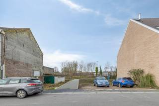 De Henri Duchatelstraat is rustig gelegen in een aangename woonomgeving in Moeskroen, met een vlotte verbinding naar het stadscentrum en...