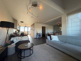 Dit stijlvolle penthouse, gelegen op de Gazometerstraat 2 in Sint-Truiden (recht tegenover het station), combineert comfort, ruimte en een...