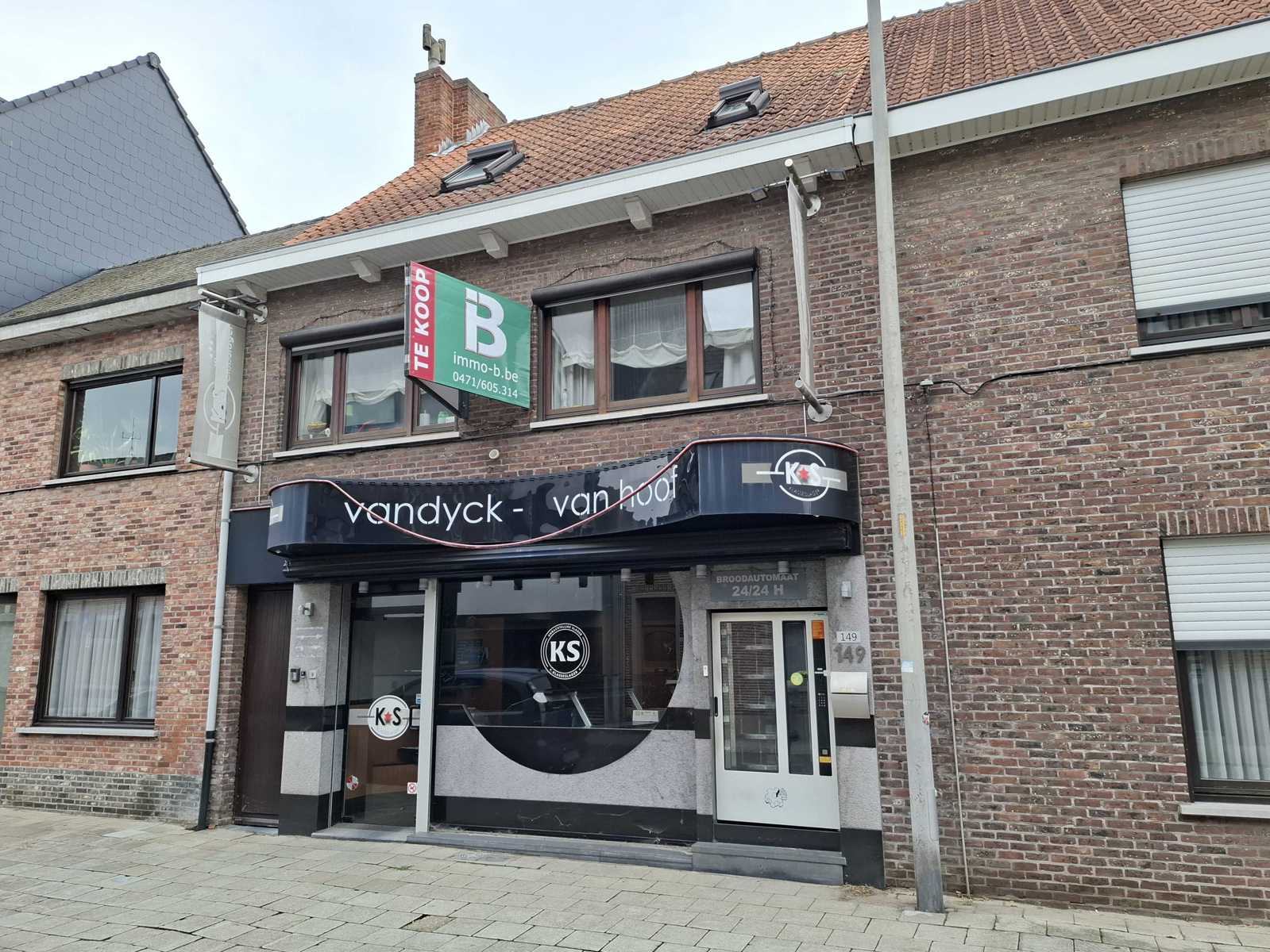 Handelspand met bovengelegen woonst te Geel-centrum - foto 1