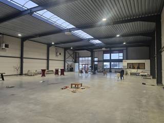 Espace de stockage de 720 m² à vendre, situé à un emplacement de premier choix à Willebroek. L’entrepôt dispose d’une hauteur libre de 6 mètres,...