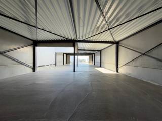 Strategisch gelegen nieuwbouwunit van ca. 450 m² te huur in Deinze, bestaande uit 200 m² kantoorruimte en 250 m² magazijn.De site bevindt zich in de...